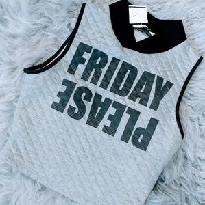 Sleeveless crop top for an everyday wear